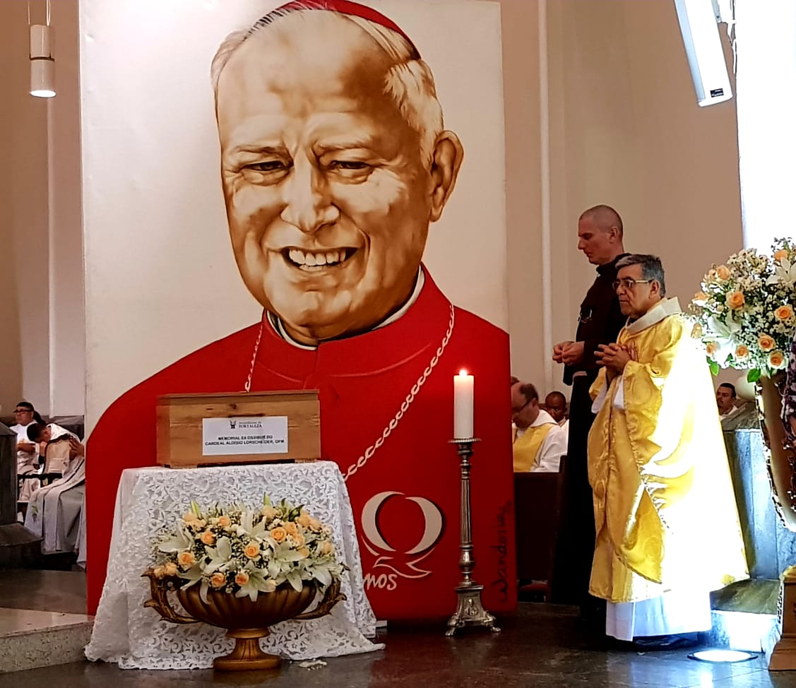 Fotos das Ordenações Diaconais e Urna de Dom Aloísio Lorscheider ARQFOR