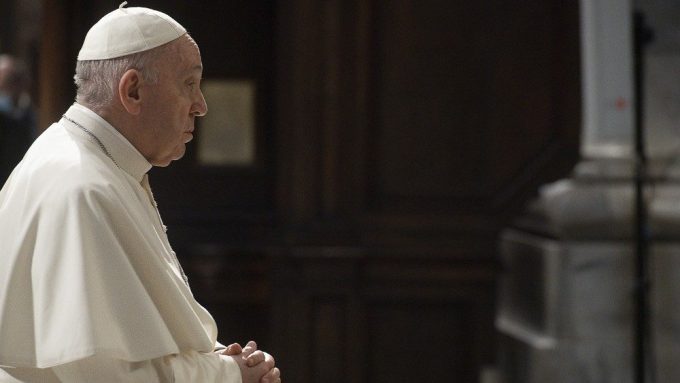 O Papa: as críticas ajudam a crescer, mas gostaria que as fizessem