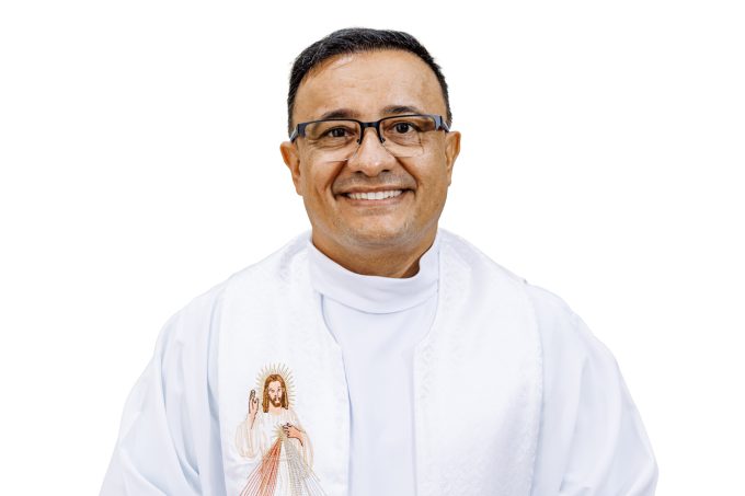 030 em Pe. José Aroldo Marinho dos Santos