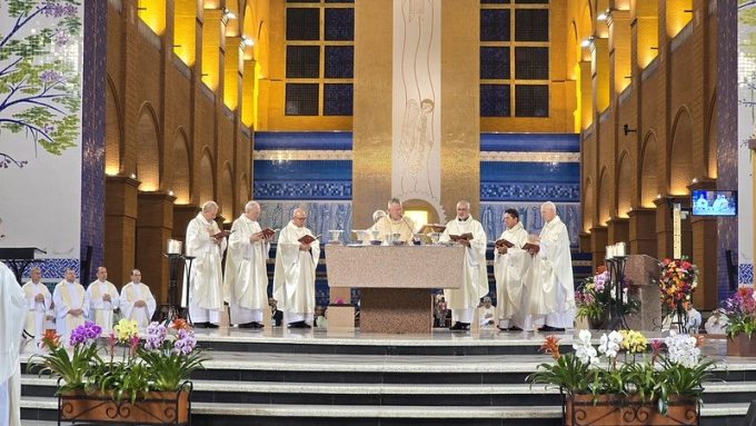 1a missa 16 de abril jaison alves em “Seguir Aquele que nos amou primeiro”, disse o cardeal Spengler na homilia da Missa que marcou o encerramento do 1º dia da AG CNBB