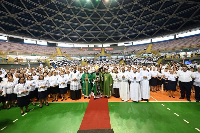 14 1 em I Eucaristizai MESC reúne mais de mil ministros da Região Episcopal São José