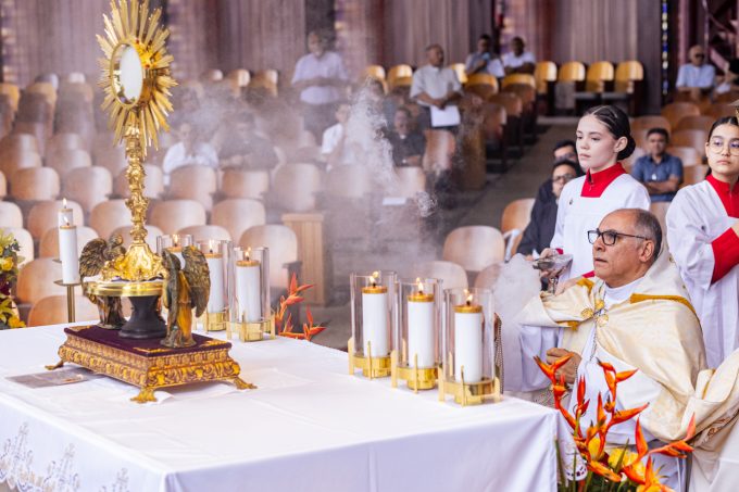 146 1 em Manhã de Oração pela Santificação do Clero reúne clérigos na Paróquia da Glória
