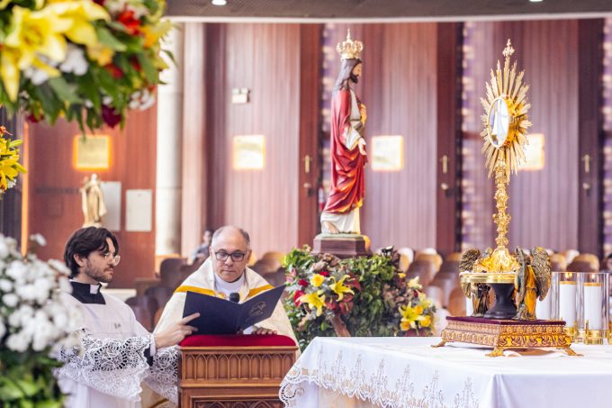 150 em Manhã de Oração pela Santificação do Clero reúne clérigos na Paróquia da Glória