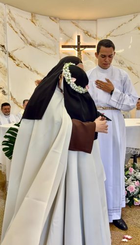 10 em Dom Gregório Paixão, OSB, preside Missa jubilar pelos 25 anos de Vida Religiosa da Irmã Maria da Glória, OCD