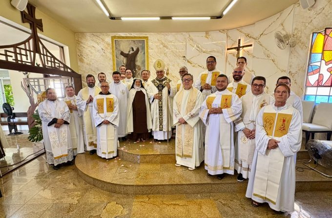 14feb523 ed64 4e3b 8790 5a9a2f4ccbfd em Dom Gregório Paixão, OSB, preside Missa jubilar pelos 25 anos de Vida Religiosa da Irmã Maria da Glória, OCD