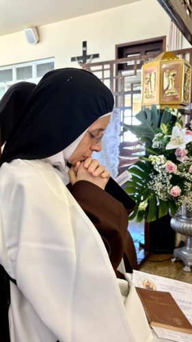15 em Dom Gregório Paixão, OSB, preside Missa jubilar pelos 25 anos de Vida Religiosa da Irmã Maria da Glória, OCD