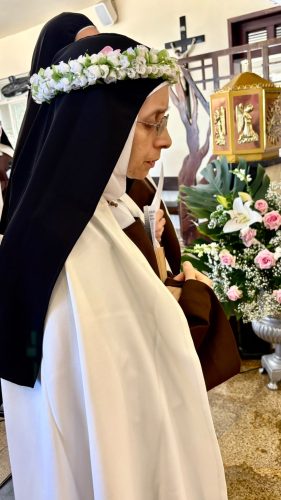 4 em Dom Gregório Paixão, OSB, preside Missa jubilar pelos 25 anos de Vida Religiosa da Irmã Maria da Glória, OCD