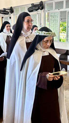 5 em Dom Gregório Paixão, OSB, preside Missa jubilar pelos 25 anos de Vida Religiosa da Irmã Maria da Glória, OCD