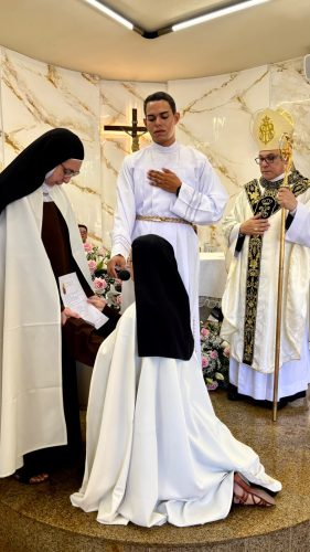 6 em Dom Gregório Paixão, OSB, preside Missa jubilar pelos 25 anos de Vida Religiosa da Irmã Maria da Glória, OCD