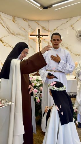 7 em Dom Gregório Paixão, OSB, preside Missa jubilar pelos 25 anos de Vida Religiosa da Irmã Maria da Glória, OCD