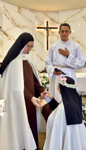8 1 em Dom Gregório Paixão, OSB, preside Missa jubilar pelos 25 anos de Vida Religiosa da Irmã Maria da Glória, OCD