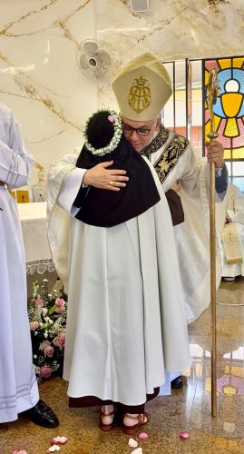 9 em Dom Gregório Paixão, OSB, preside Missa jubilar pelos 25 anos de Vida Religiosa da Irmã Maria da Glória, OCD