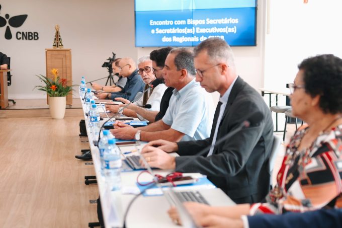 secretarios executivos 2048x1365 1 em Reflexões sobre a vivência das Diretrizes da Ação Evangelizadora marcam início do encontro com os 19 regionais